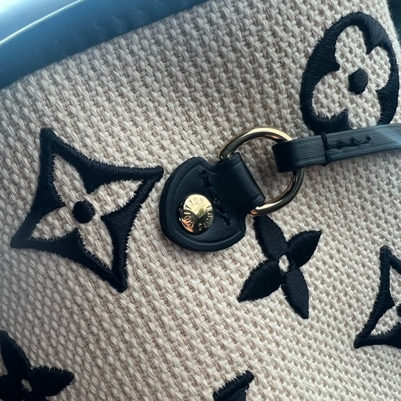 Louis Vuitton Neverful Beige Tote - Picture 5 of 14